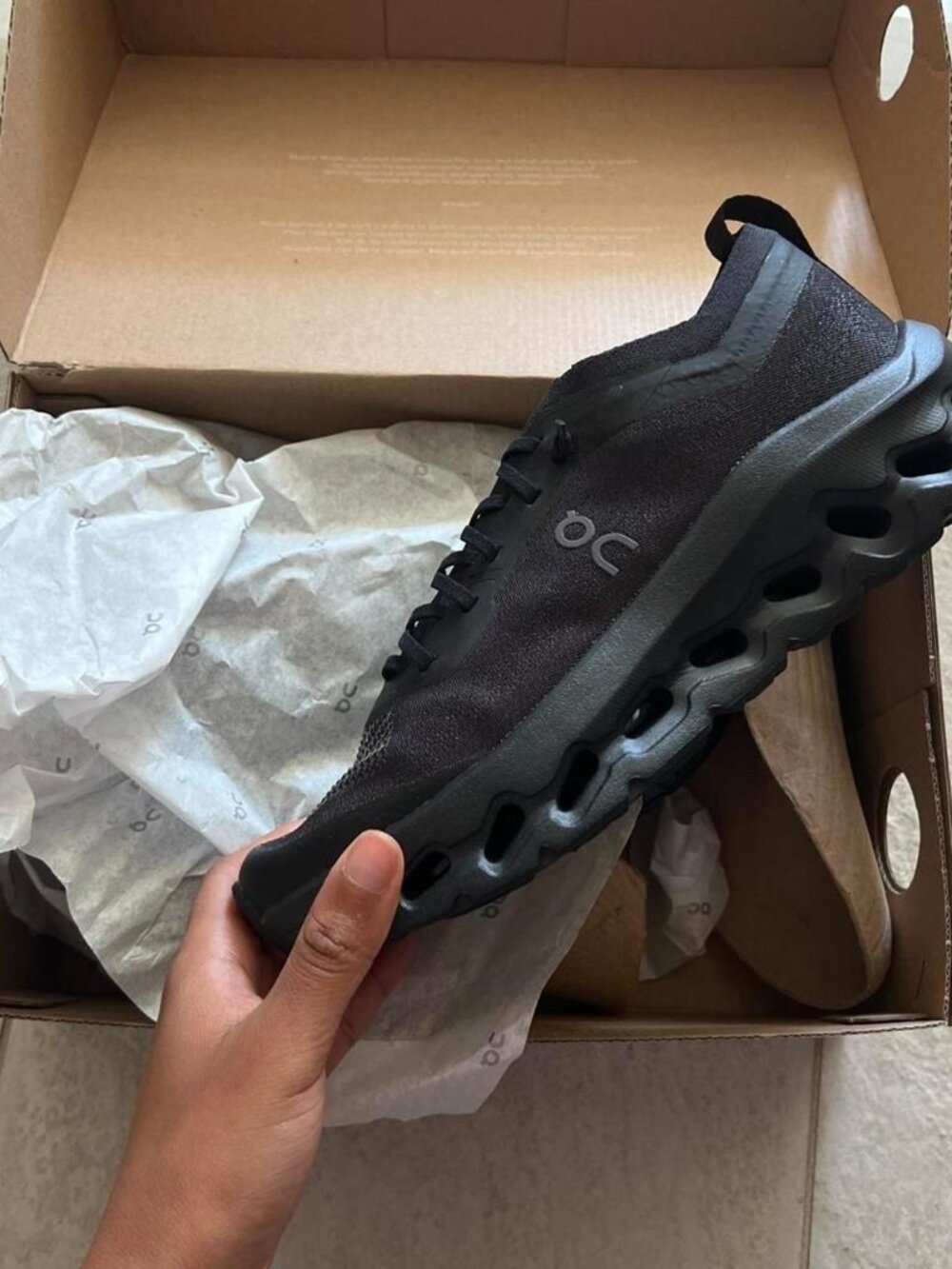 ON RUNNING CLOUDTILT MOON - BRAND NEW SNEAKERS